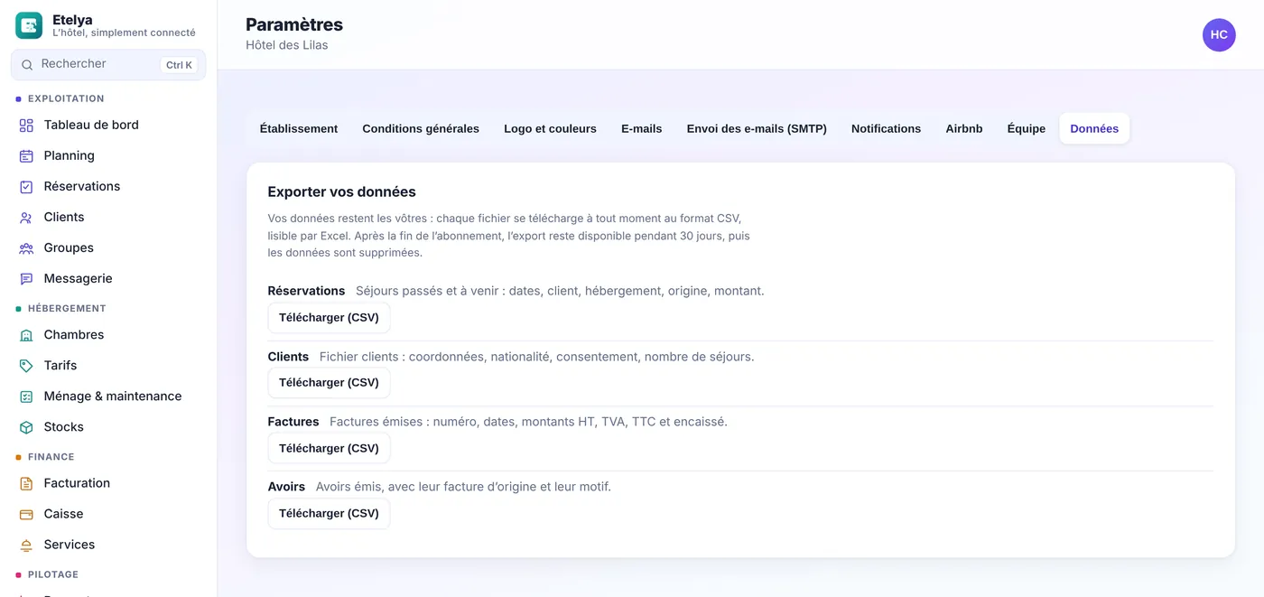 Onglet Données des paramètres d’Etelya : un bouton Télécharger (CSV) pour les réservations, les clients, les factures et les avoirs