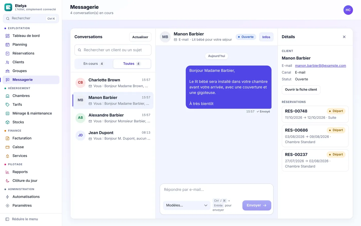 Messagerie d’Etelya : conversations avec les clients, un e-mail envoyé avec son état, et le panneau du client avec ses réservations