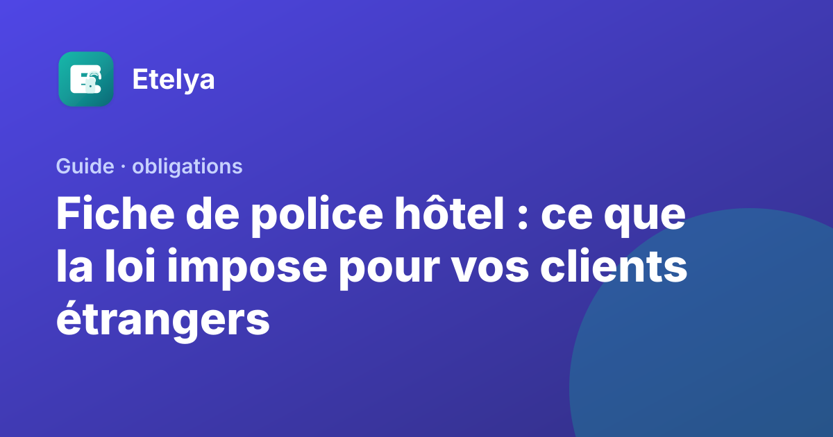 Client remplissant une fiche à la réception d'un hôtel